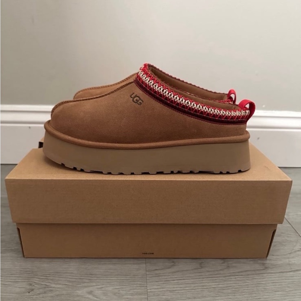 UGG Tazz slides